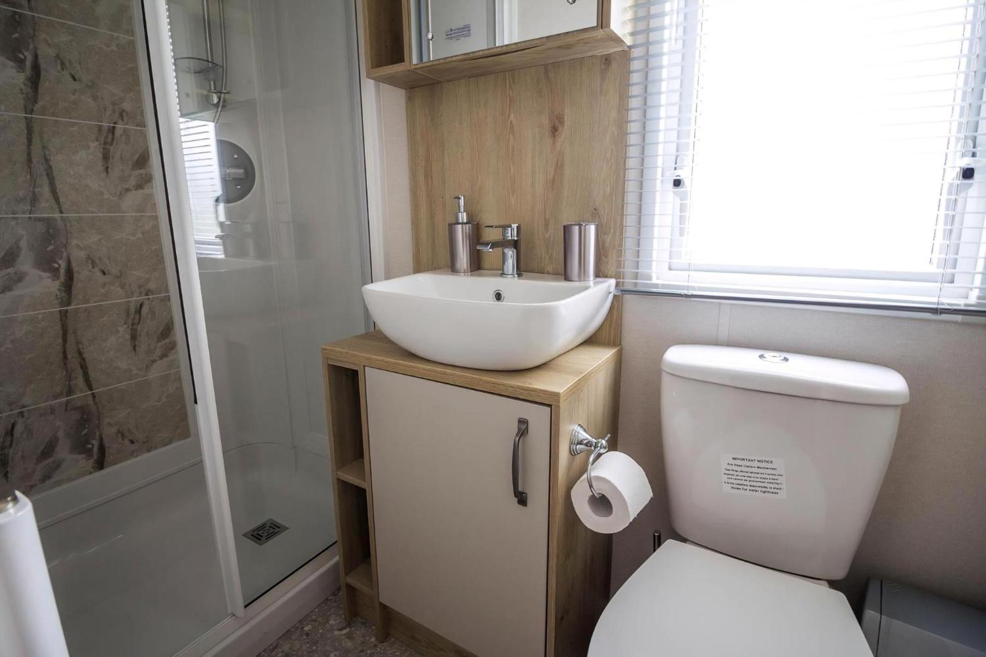 Beautiful 6 Berth Caravan With Decking At Southview Holiday Park Ref 33024O Otel Skegness Dış mekan fotoğraf
